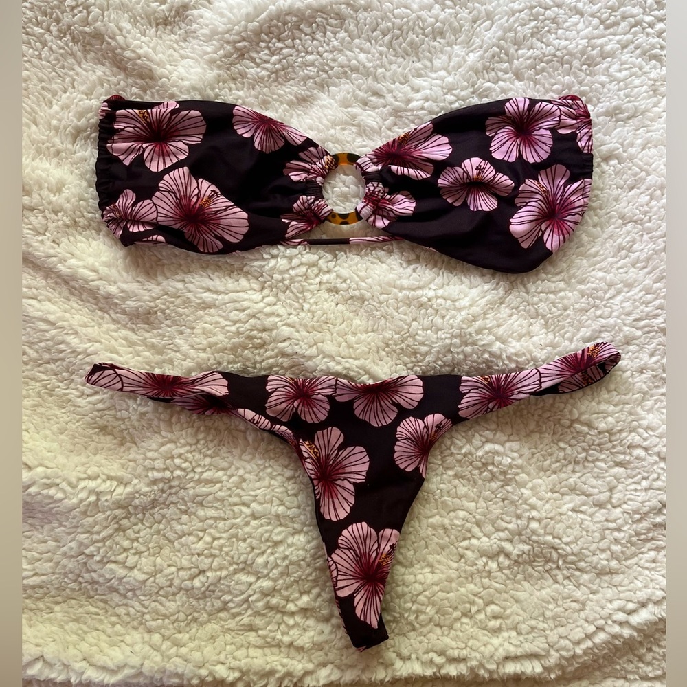 benoa outrigger set kiki top and tai bottoms